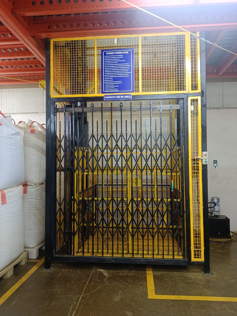 Hydraulic Goods Lift